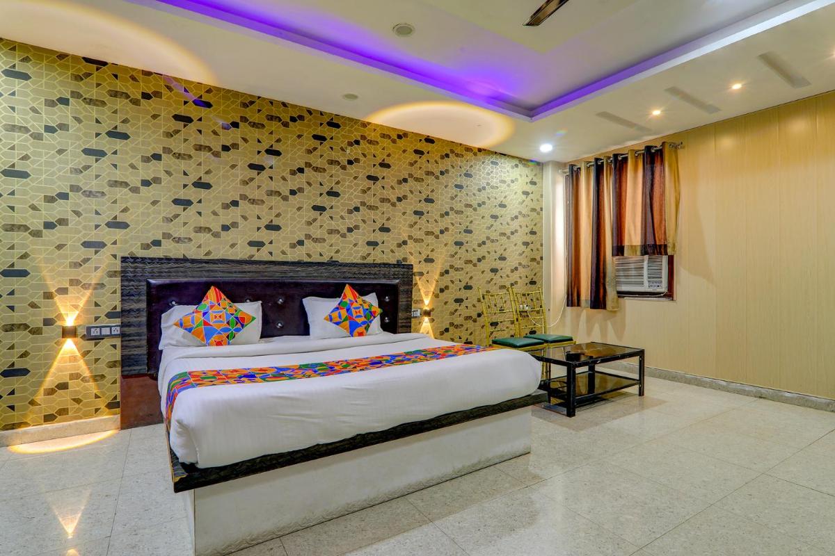FabHotel Gold Galaxy - Housity