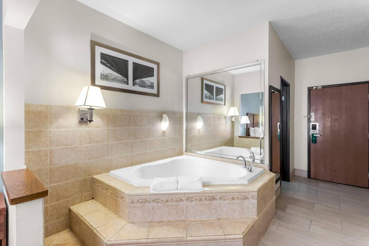 Quality Inn Beloit - Housity