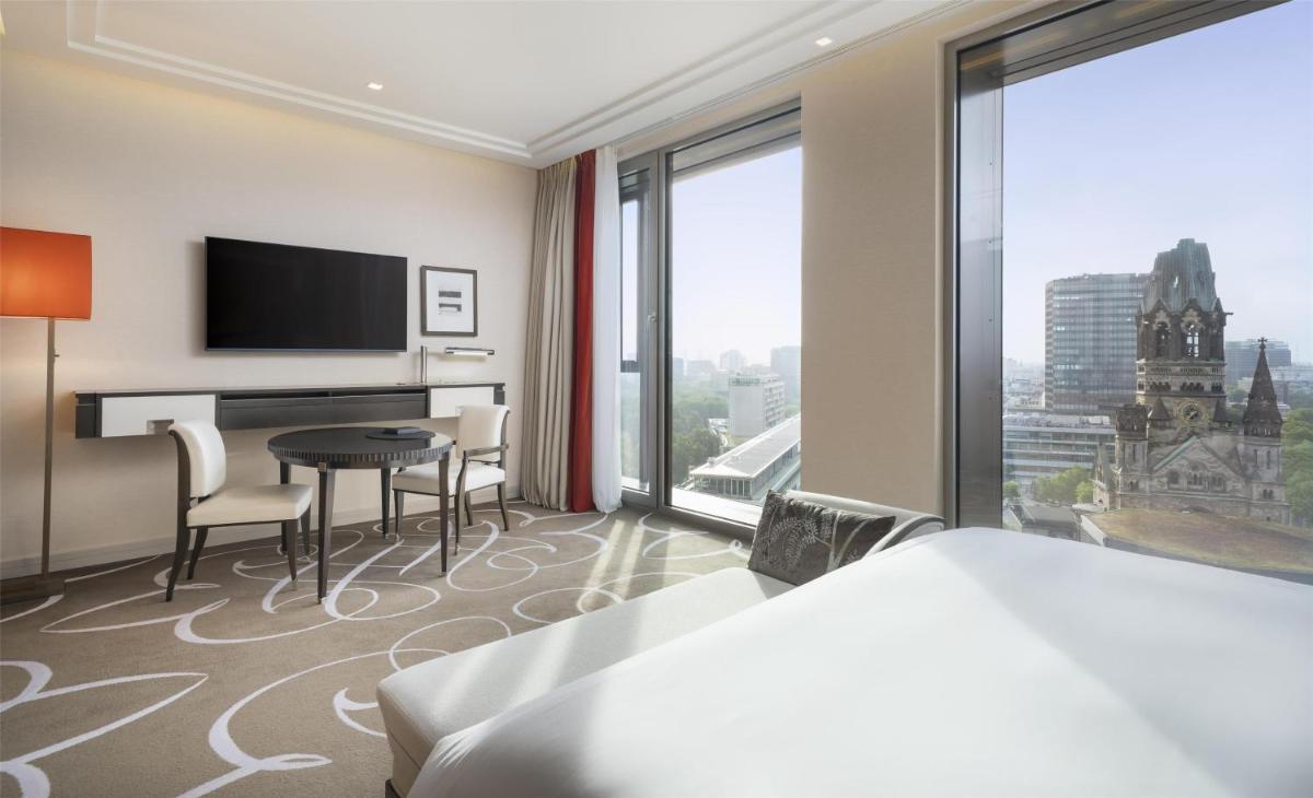 TV/Unterhaltungsangebot in der Unterkunft Waldorf Astoria Berlin