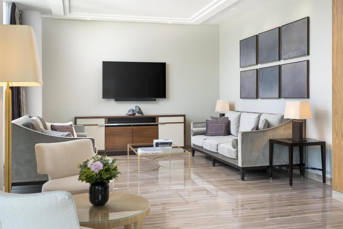 TV/Unterhaltungsangebot in der Unterkunft Waldorf Astoria Berlin