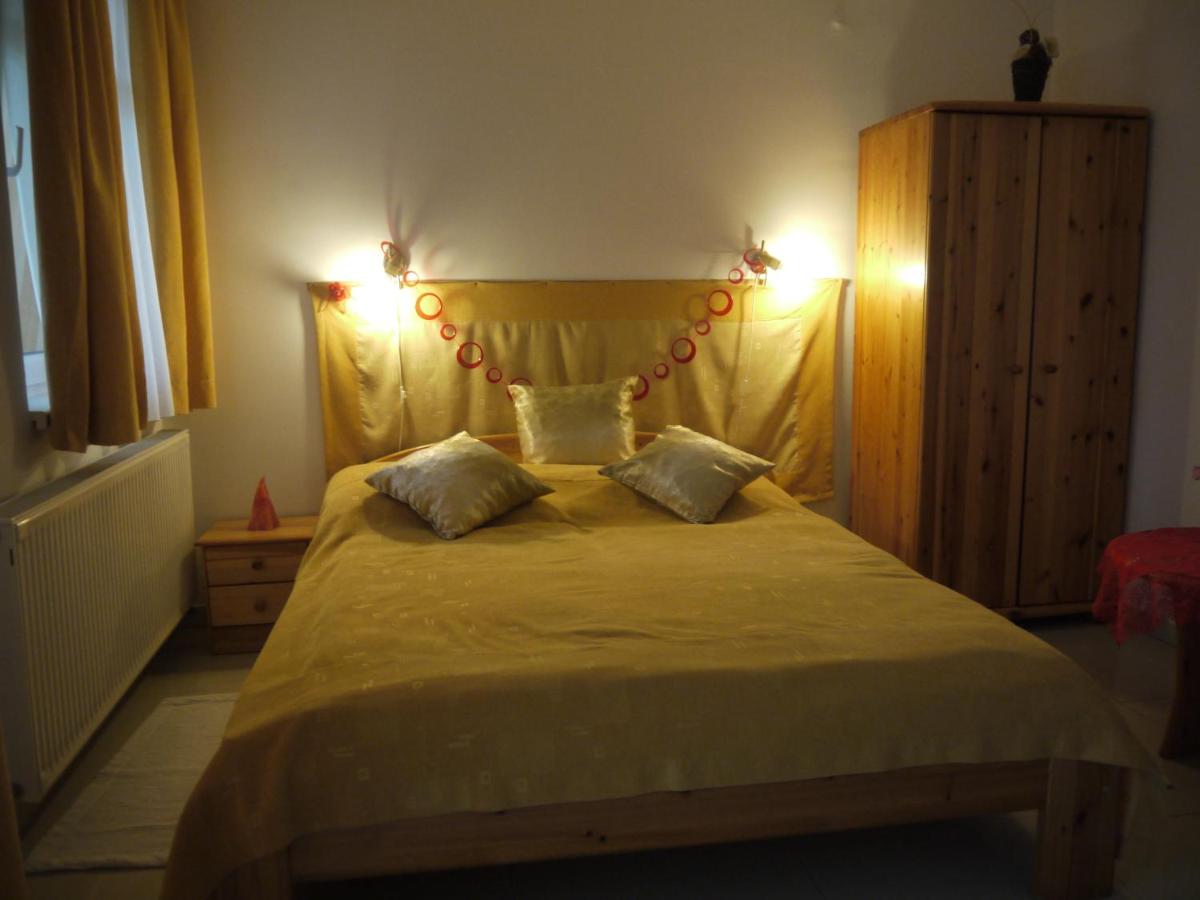 Petra Apartman - Housity