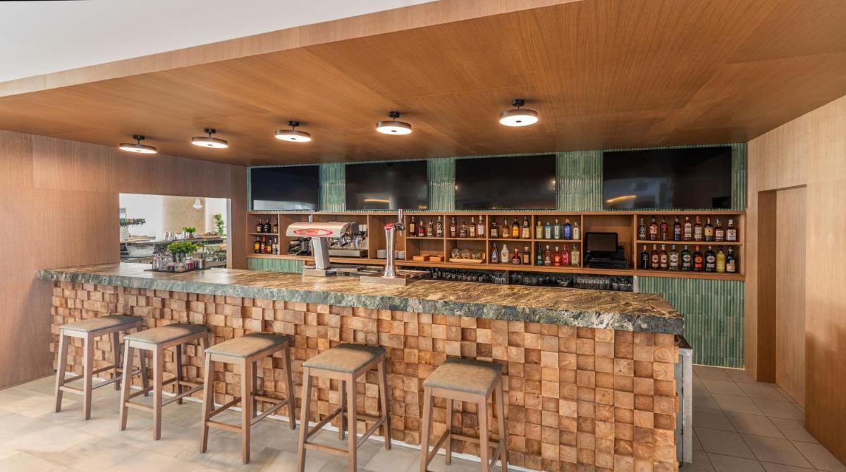 El salón o zona de bar de Grand Palladium White Island Resort & Spa - All Inclusive