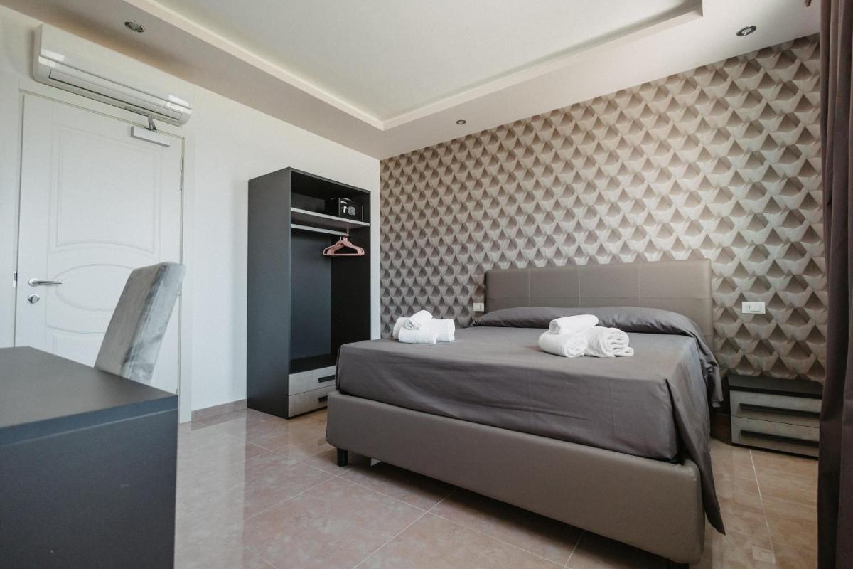 Hotel Chiaro di Luna - Housity