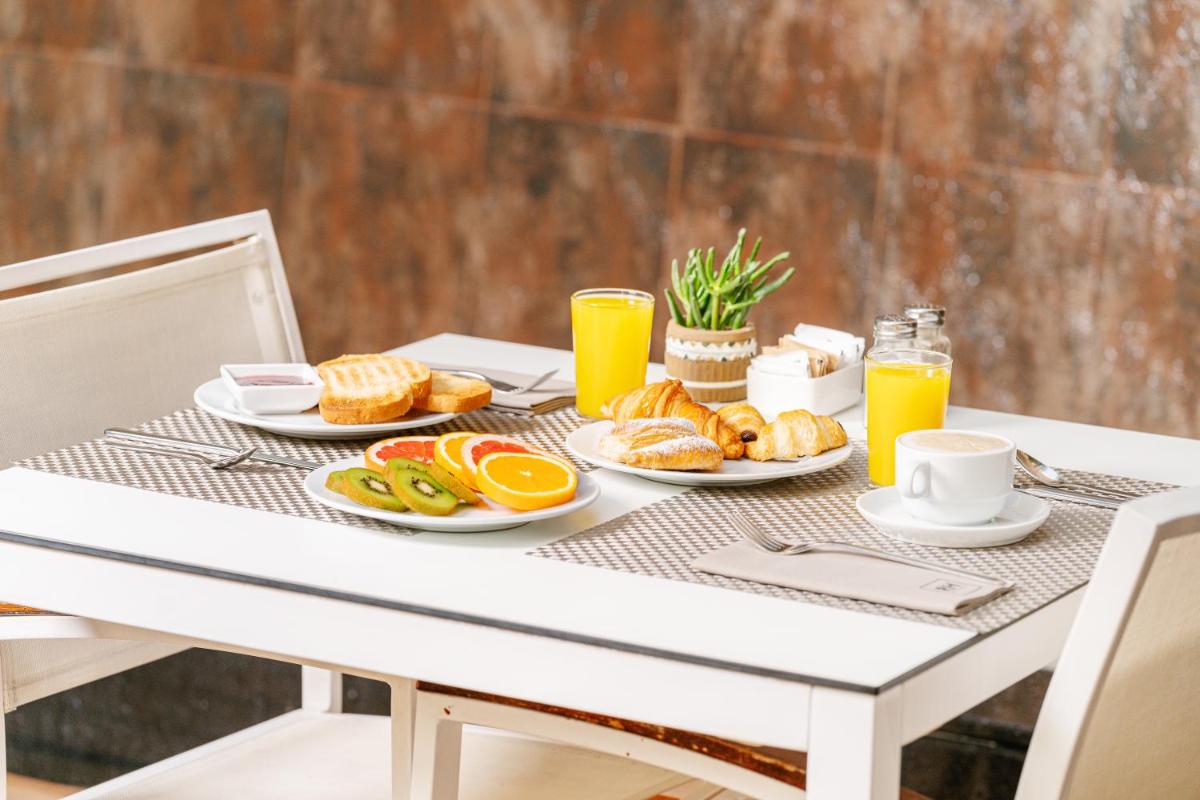 Comida en o cerca de este hotel