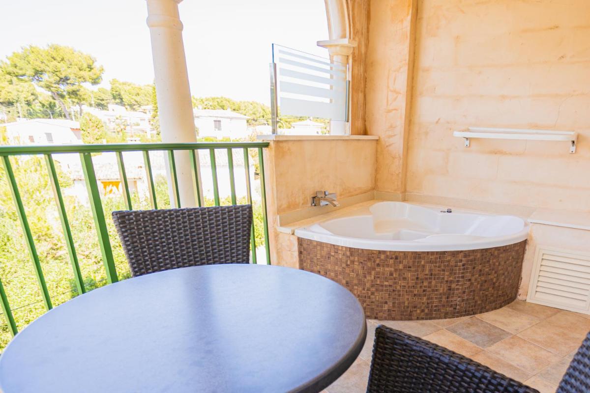 Imagen de la galería de Lago Garden Apart-Suites & Spa Hotel, en Cala Ratjada