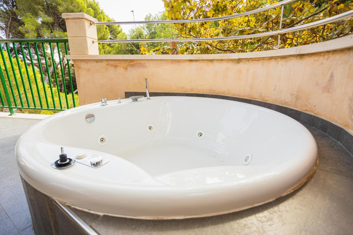 Imagen de la galería de Lago Garden Apart-Suites & Spa Hotel, en Cala Ratjada