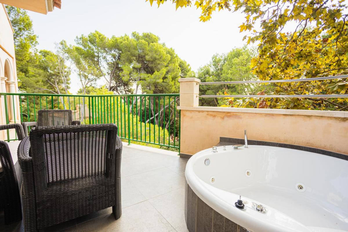 Un balcón o terraza de Lago Garden Apart-Suites & Spa Hotel