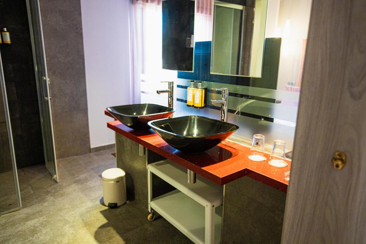 Un baño de Lago Garden Apart-Suites & Spa Hotel