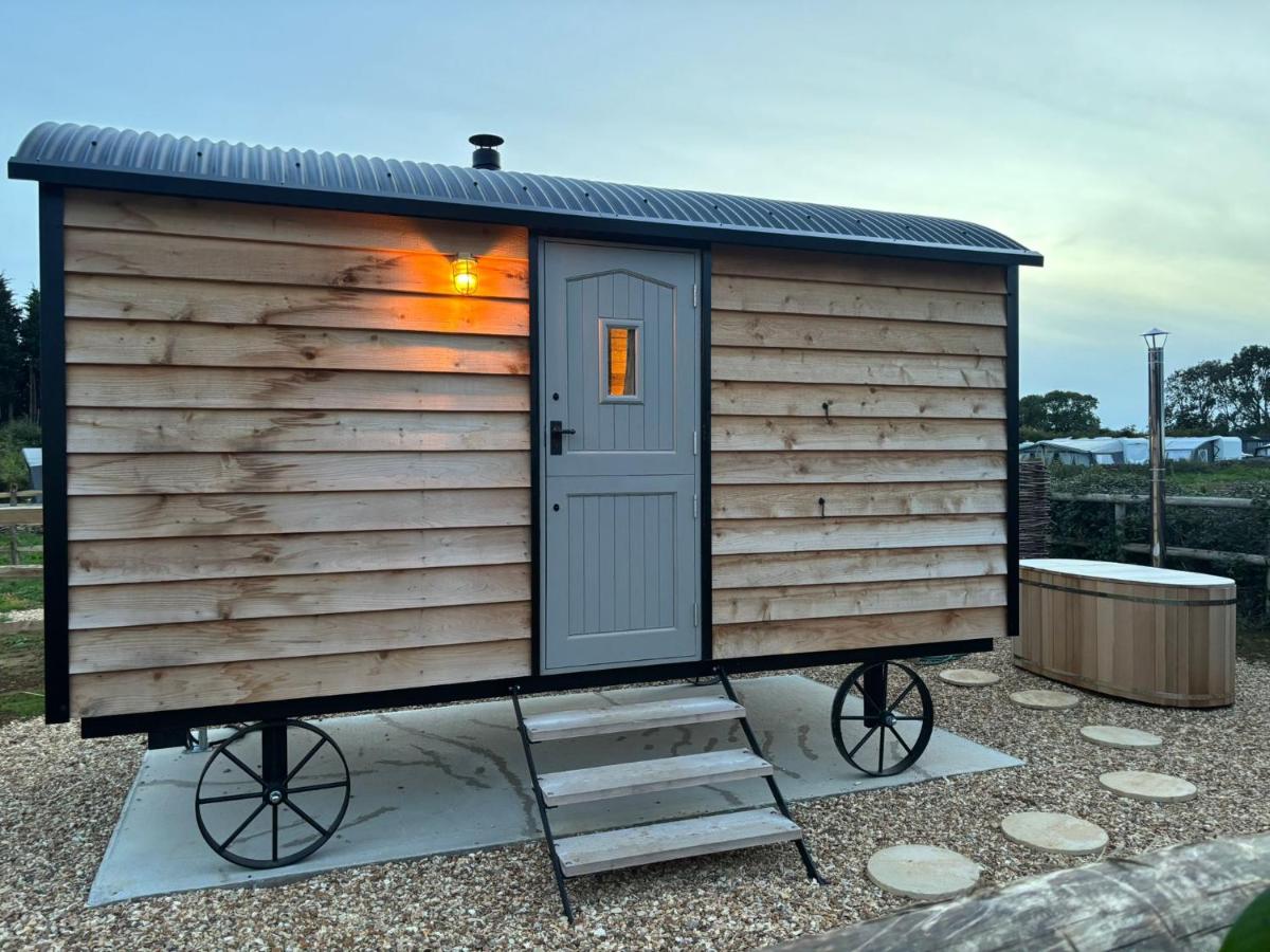 Shepherd's Huts at Cotswold Hills Country Park - Housity