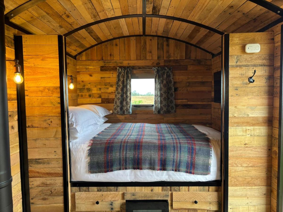Shepherd's Huts at Cotswold Hills Country Park - Housity