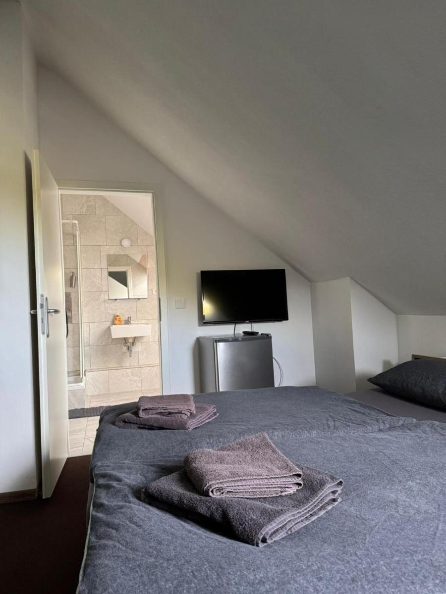 Hotel Linda - Housity