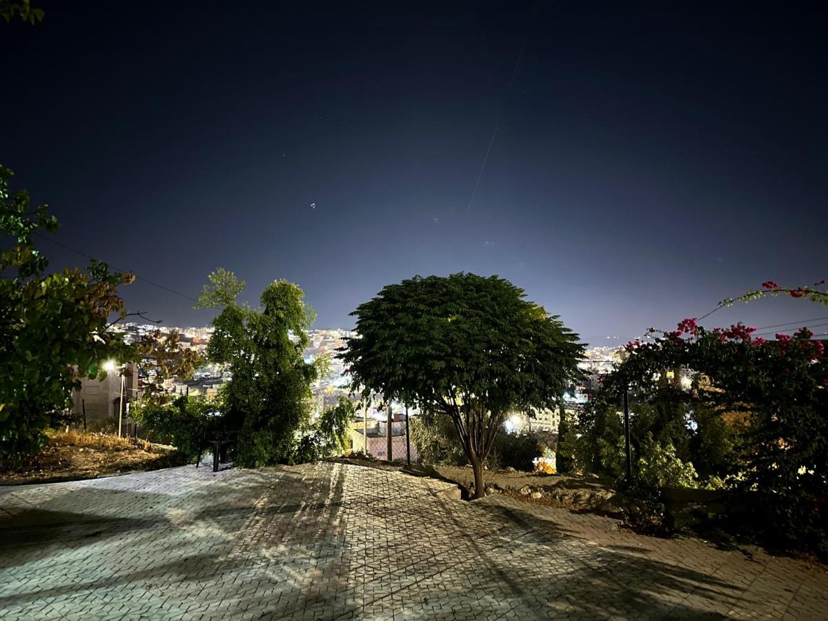 Jerash Canopy - Housity