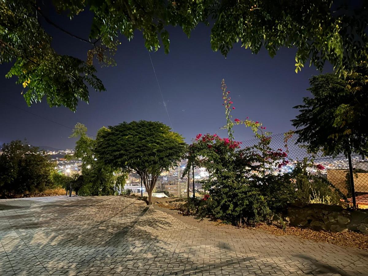 Jerash Canopy - Housity