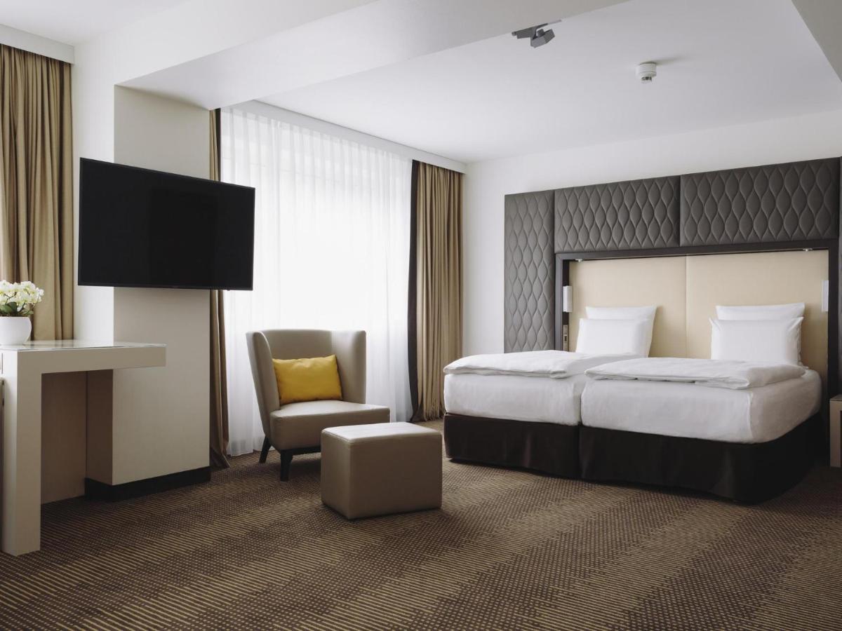 Ein Bett oder Betten in einem Zimmer der Unterkunft Pullman Berlin Schweizerhof