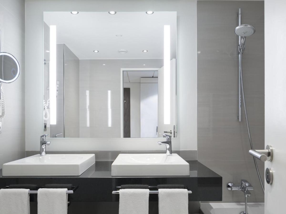 Ein Badezimmer in der Unterkunft Pullman Berlin Schweizerhof