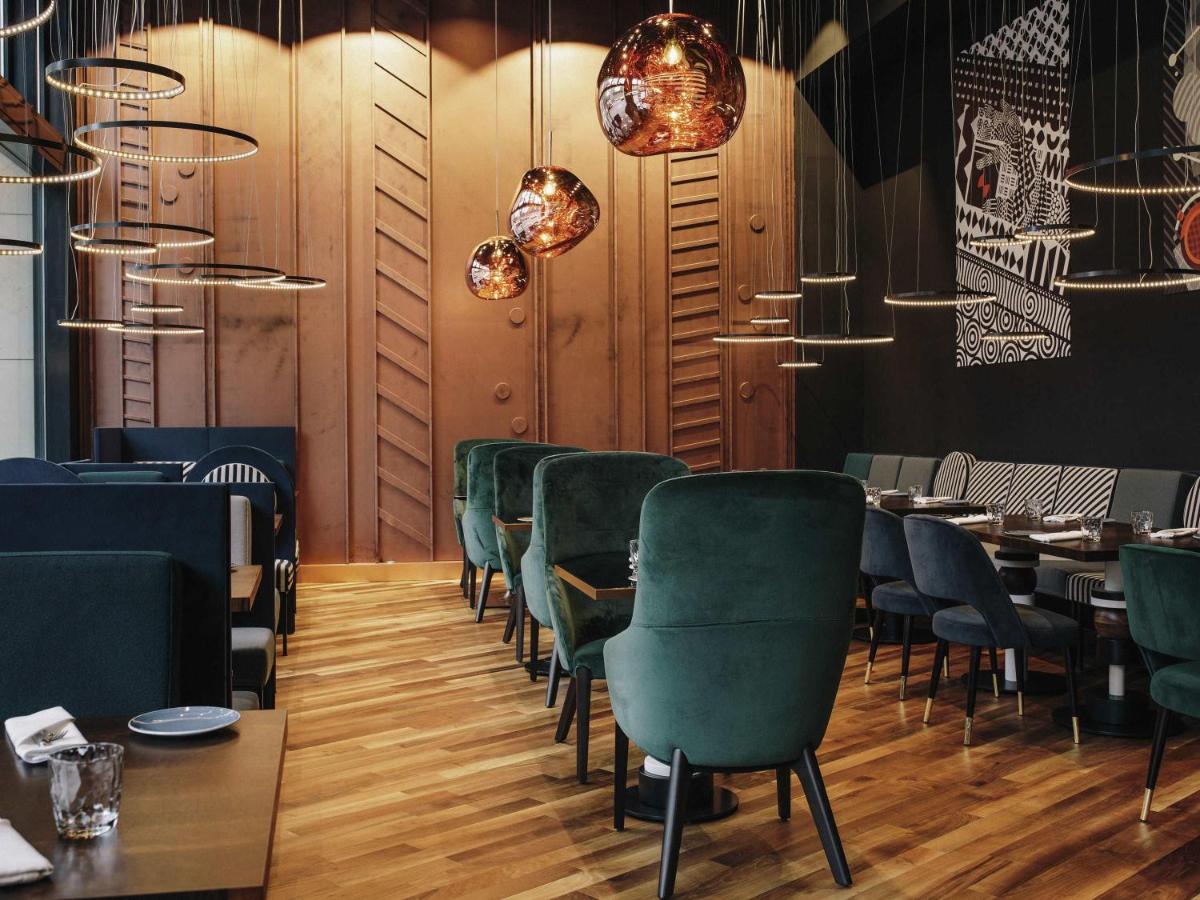 Ein Sitzbereich in der Unterkunft Pullman Berlin Schweizerhof