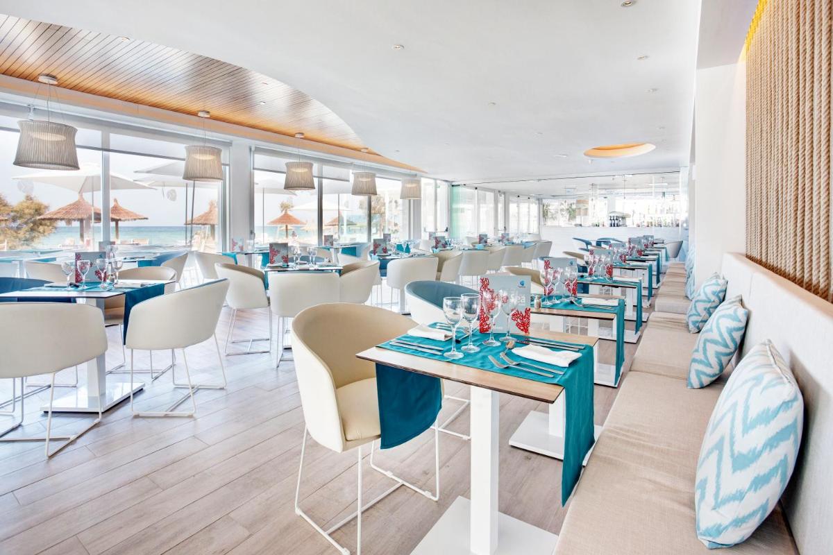 Un restaurante o sitio para comer en The Sea Hotel by Grupotel - Adults Only