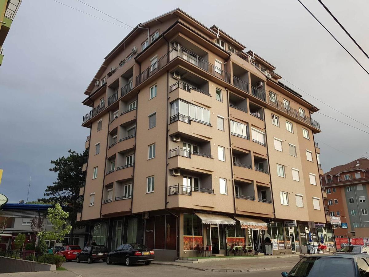 Agent Lux Apartments - Housity