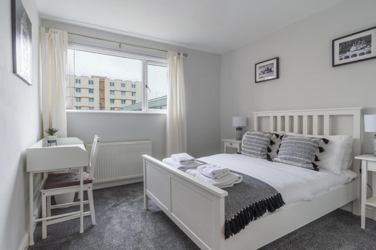 Charming 3-Bed House in Newcastle upon Tyne - Housity