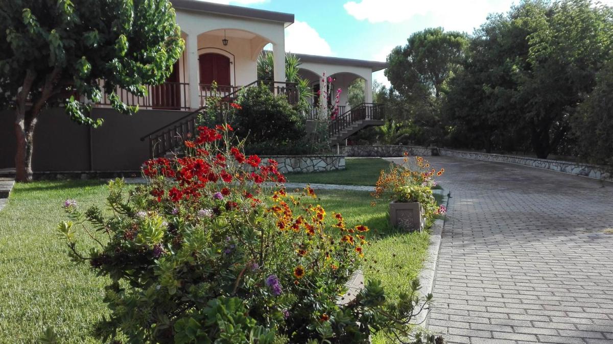 Angela Studios - Housity