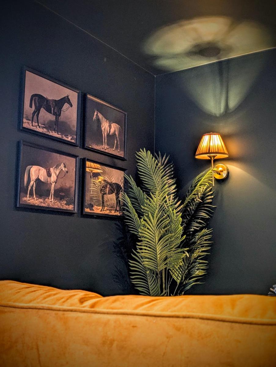 The Hideaway Bureau - Islay - Housity