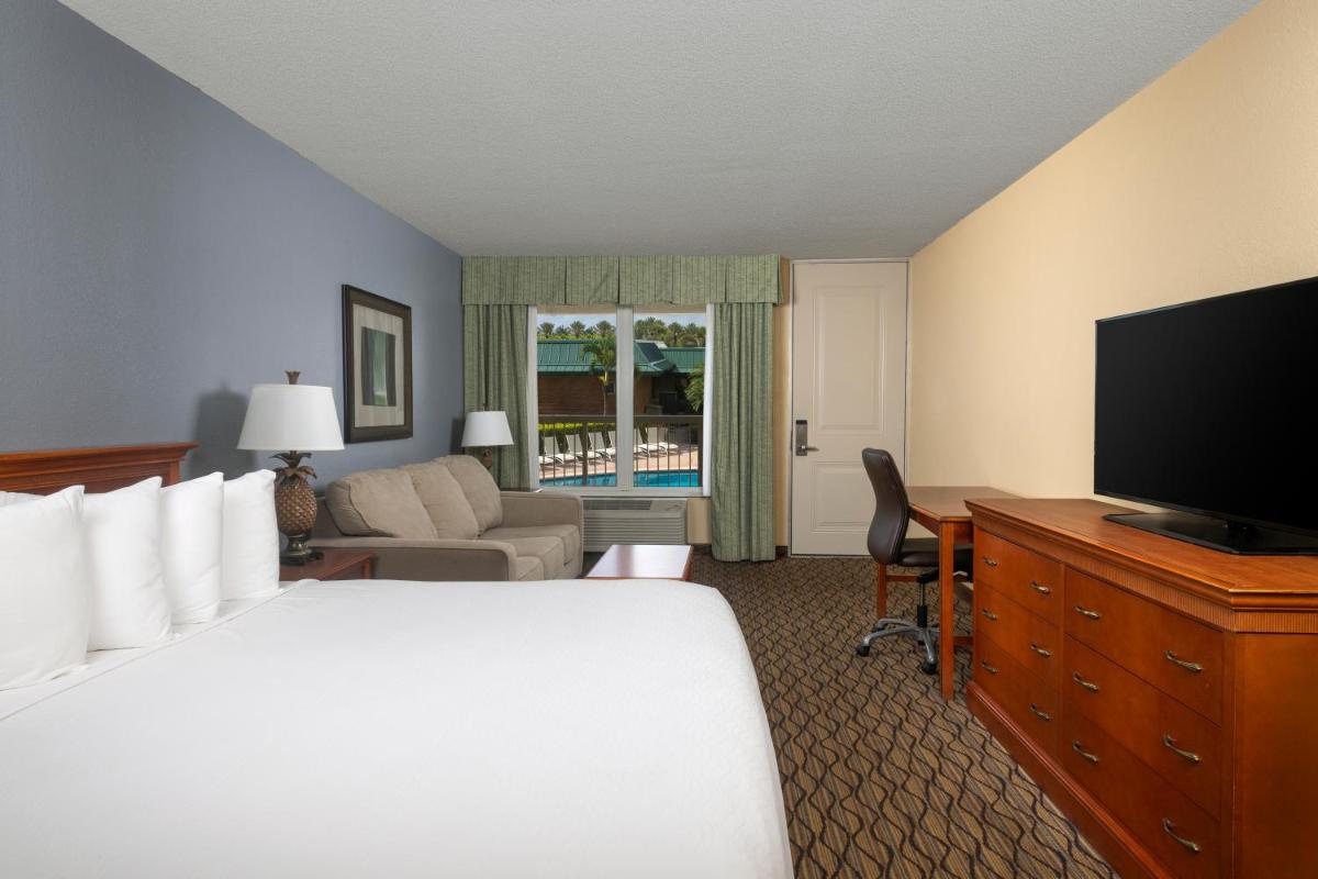 Ocean Breeze Inn Vero Beach - Housity