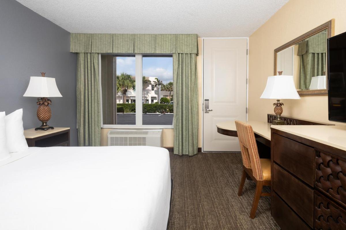 Ocean Breeze Inn Vero Beach - Housity