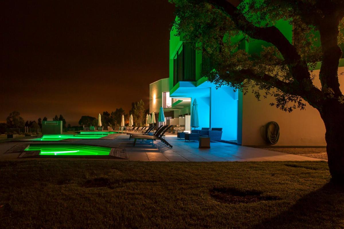 A piscina em ou perto de Enigma - Nature & Water Hotel