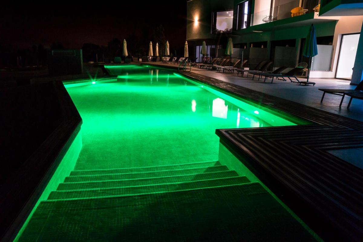 A piscina em ou perto de Enigma - Nature & Water Hotel