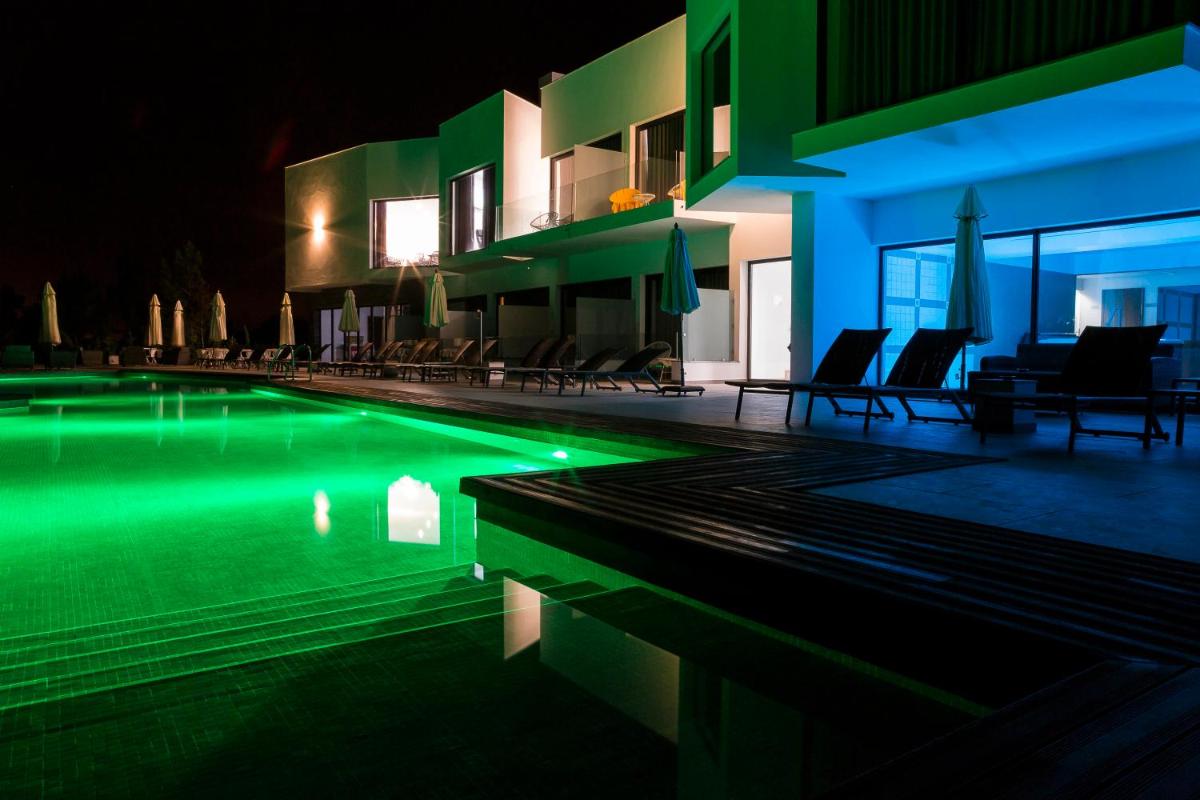 A piscina em ou perto de Enigma - Nature & Water Hotel