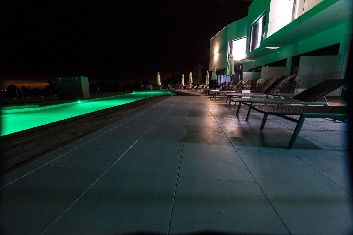 A piscina em ou perto de Enigma - Nature & Water Hotel