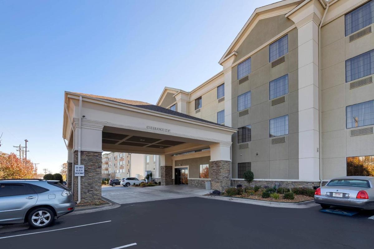 Comfort Inn & Suites North Little Rock McCain Mall - Housity