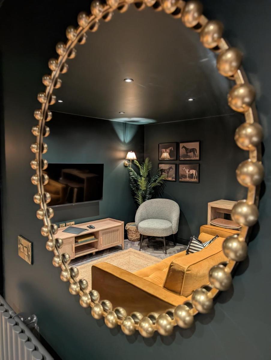The Hideaway Bureau - Islay - Housity