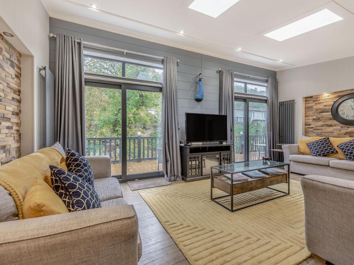 The Powys Lodge - Housity