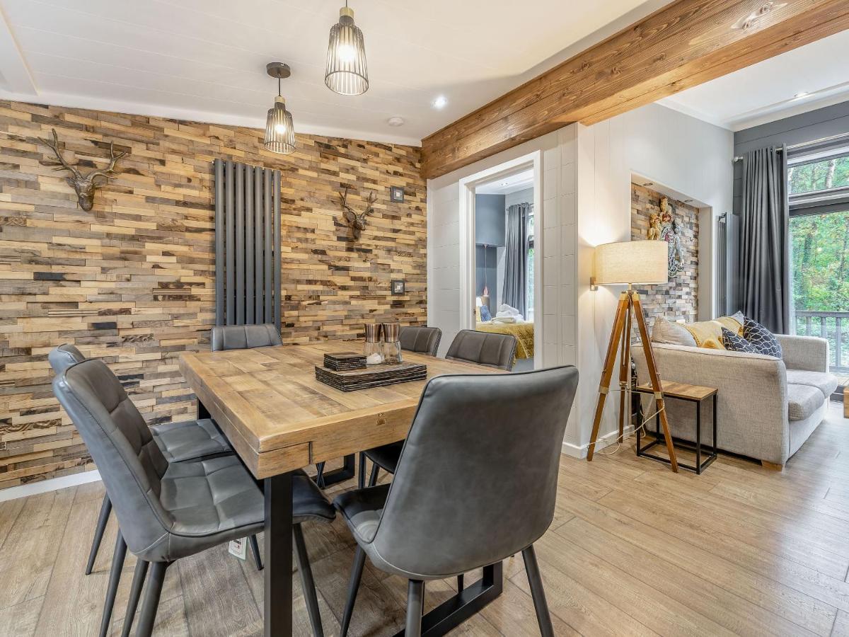 The Powys Lodge - Housity