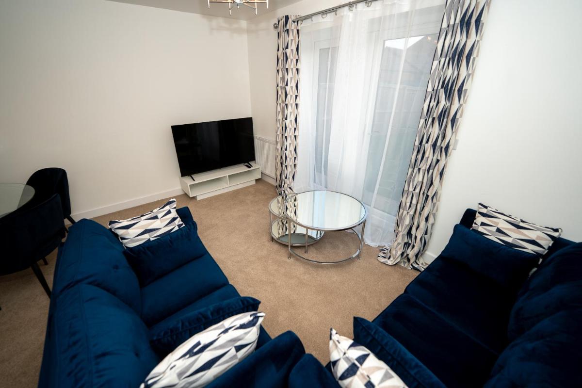 Modern Worksop Home ,3 bed, Sleeps 6, Private Parking - Housity