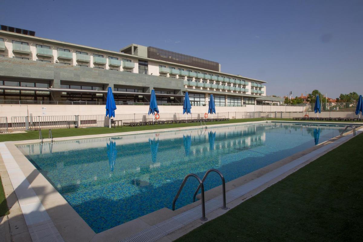 Piscina en o cerca de Occidental Aranjuez