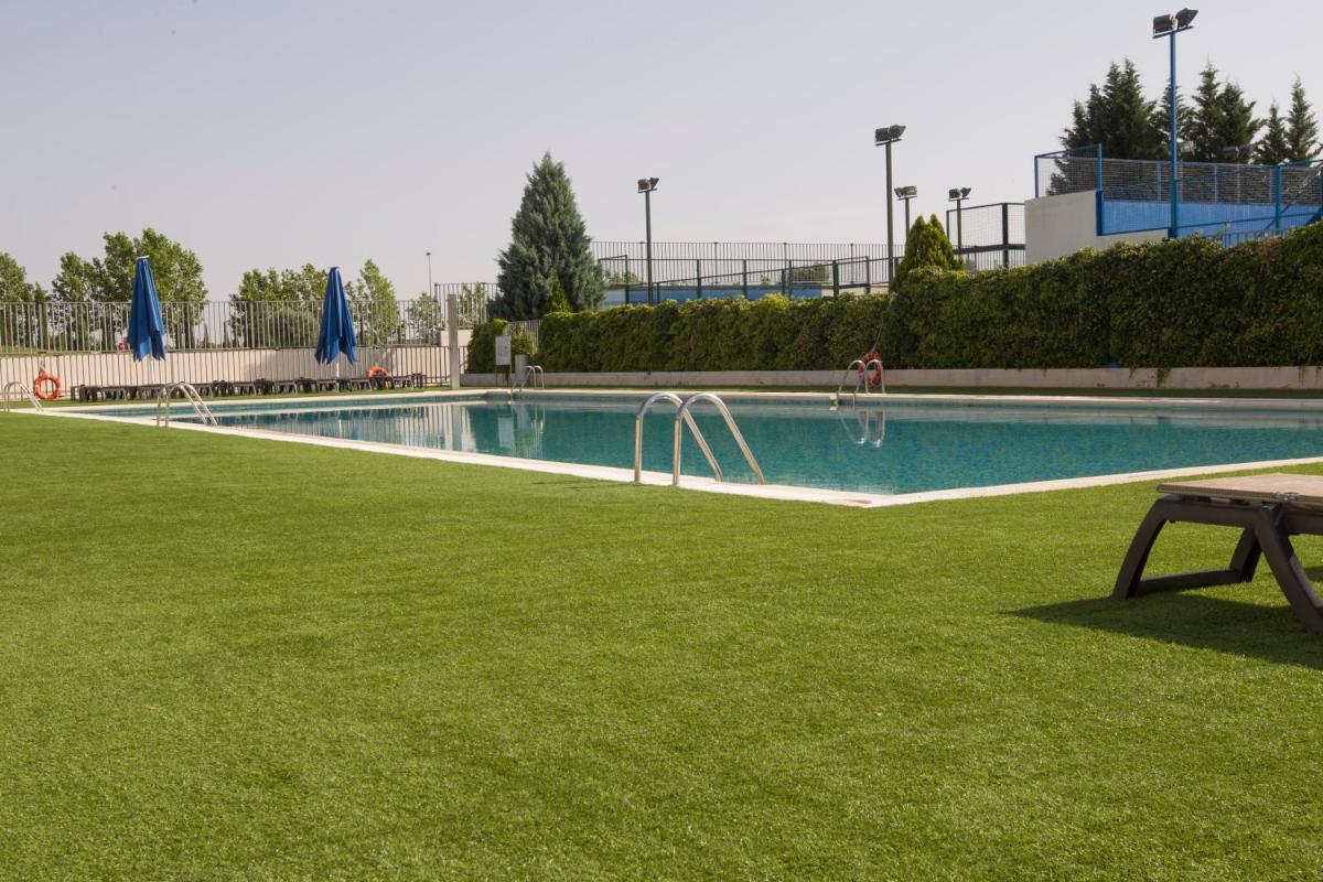 Piscina en o cerca de Occidental Aranjuez