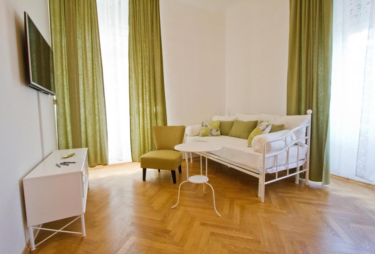 Golden Rooms Bed & Breakfast - Hizvo