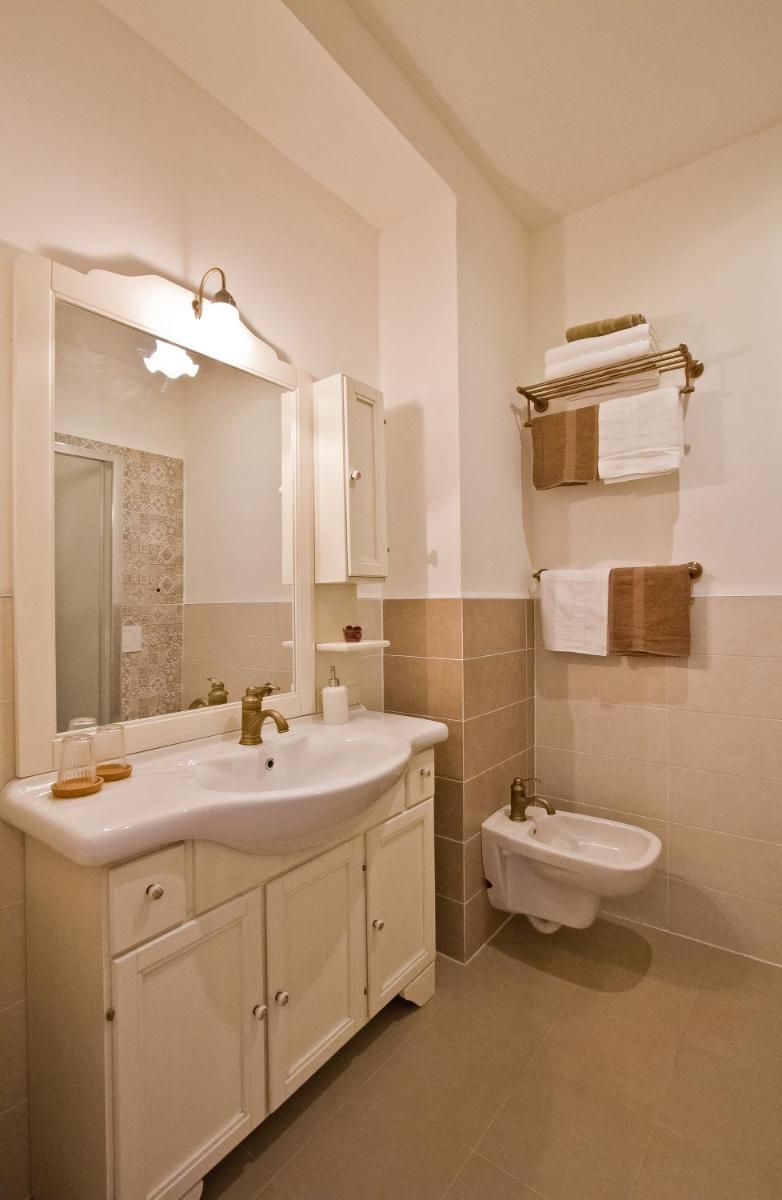 Golden Rooms Bed & Breakfast - Hizvo