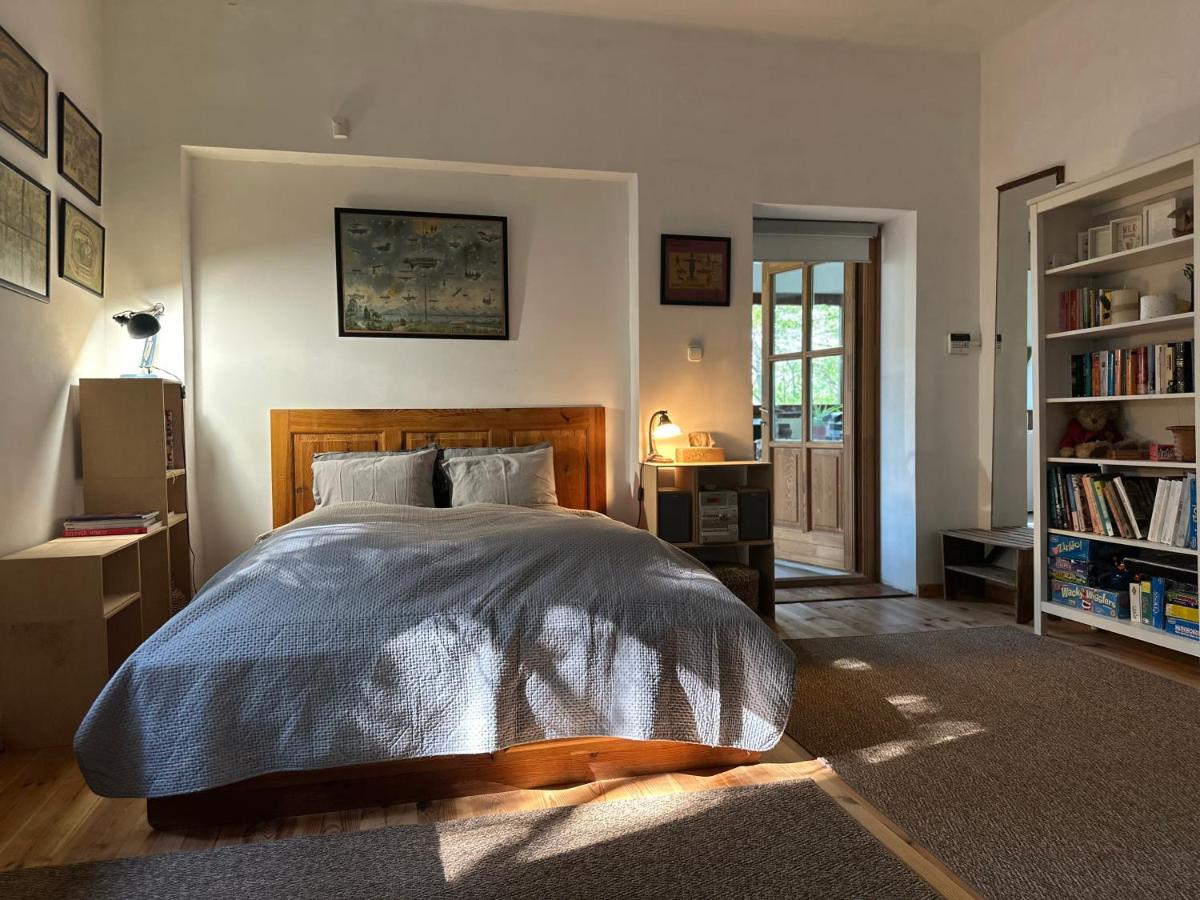 Rustic Cottage & Garden Retreat on Buda Hilltop - Housity