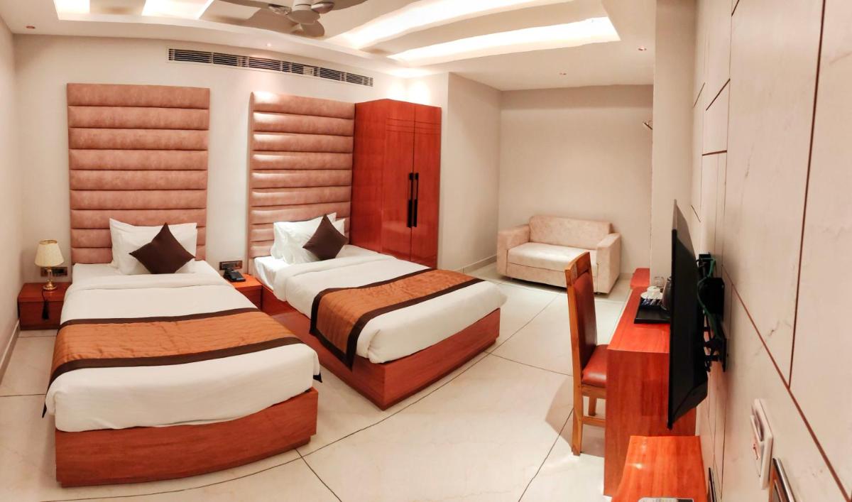 HOTEL SUNCITY PALACE - Housity