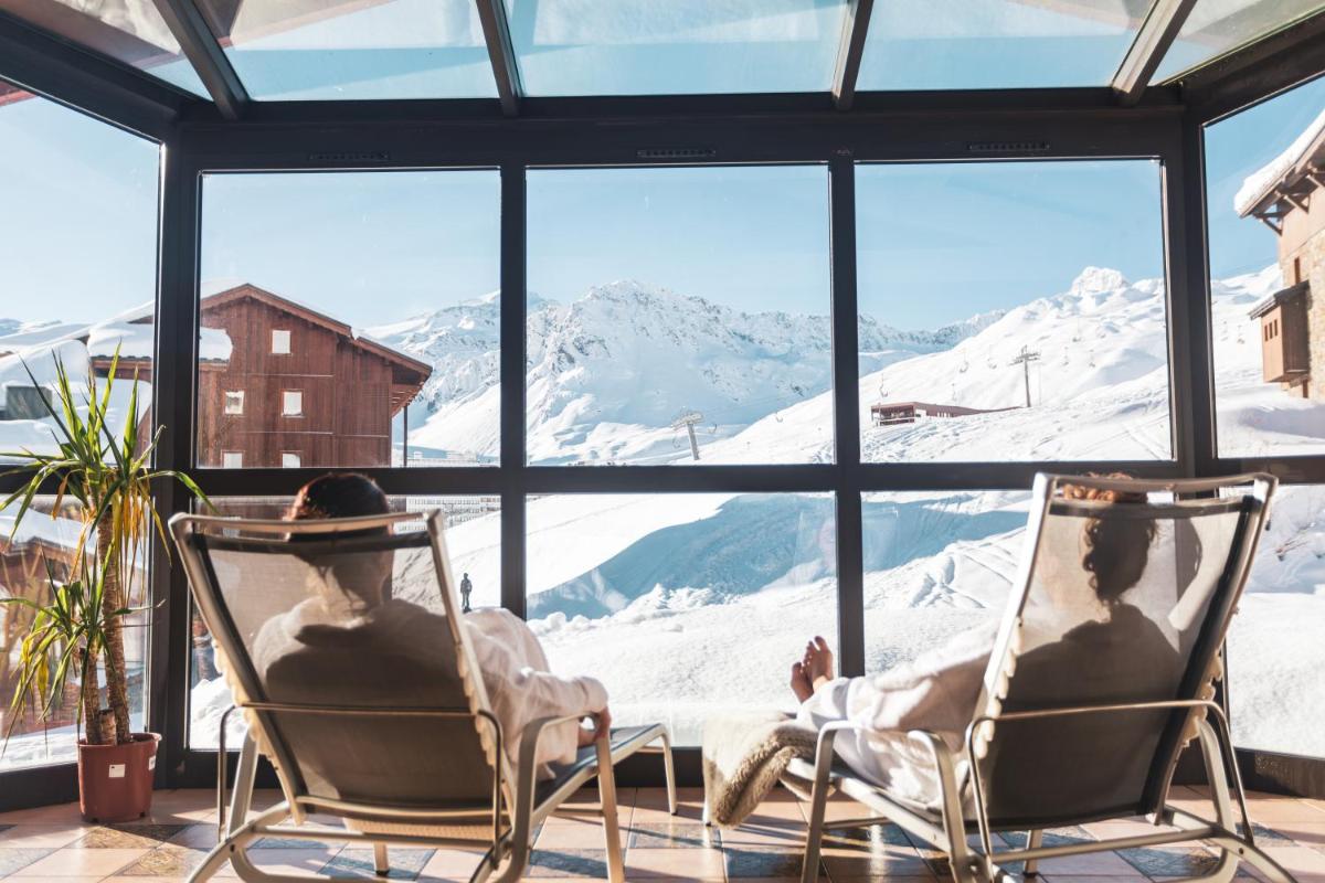 Vue générale sur la montagne ou vue sur la montagne depuis l'hôtel