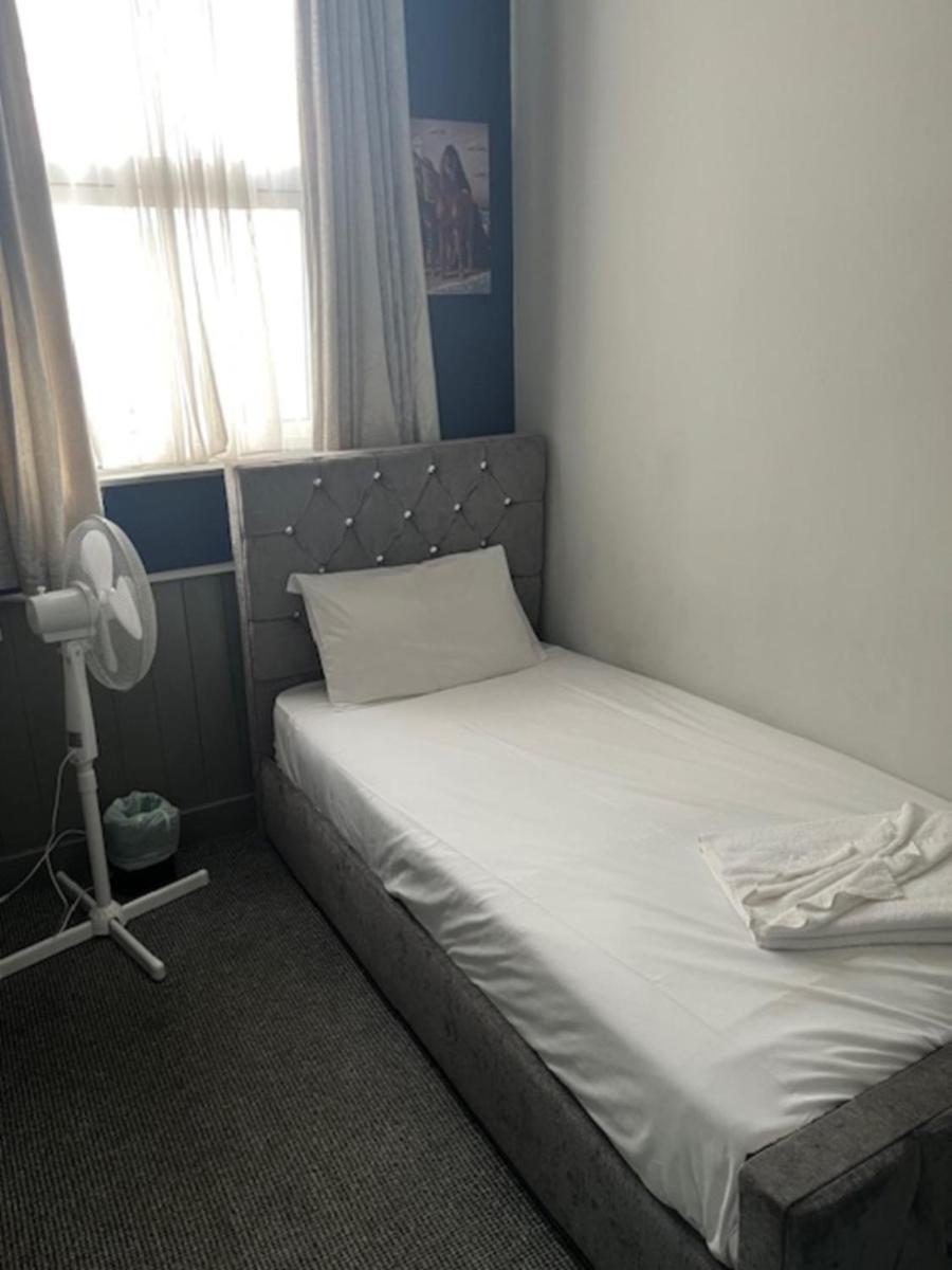 OYO Ivy Hotel - Housity
