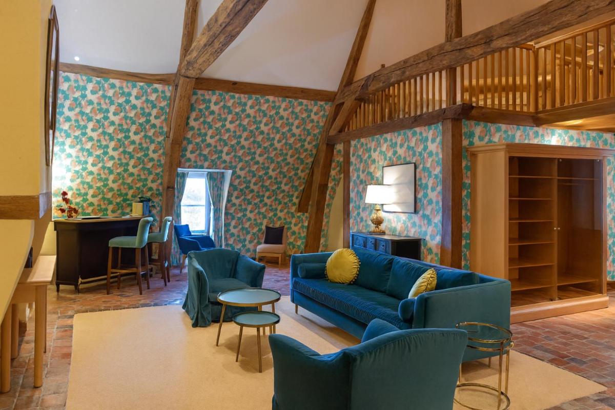 Coin salon dans l'établissement Hôtel Golf Château de Chailly
