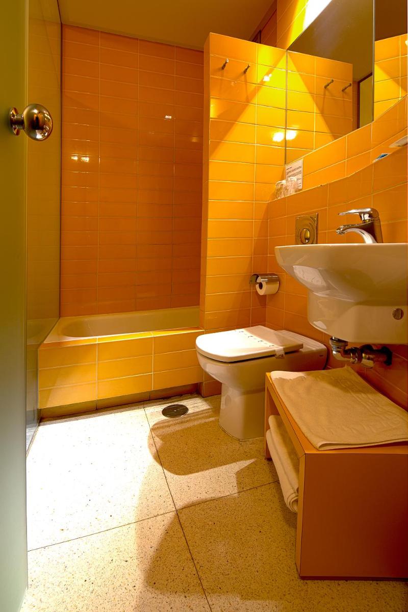 Hostal Albany - Housity