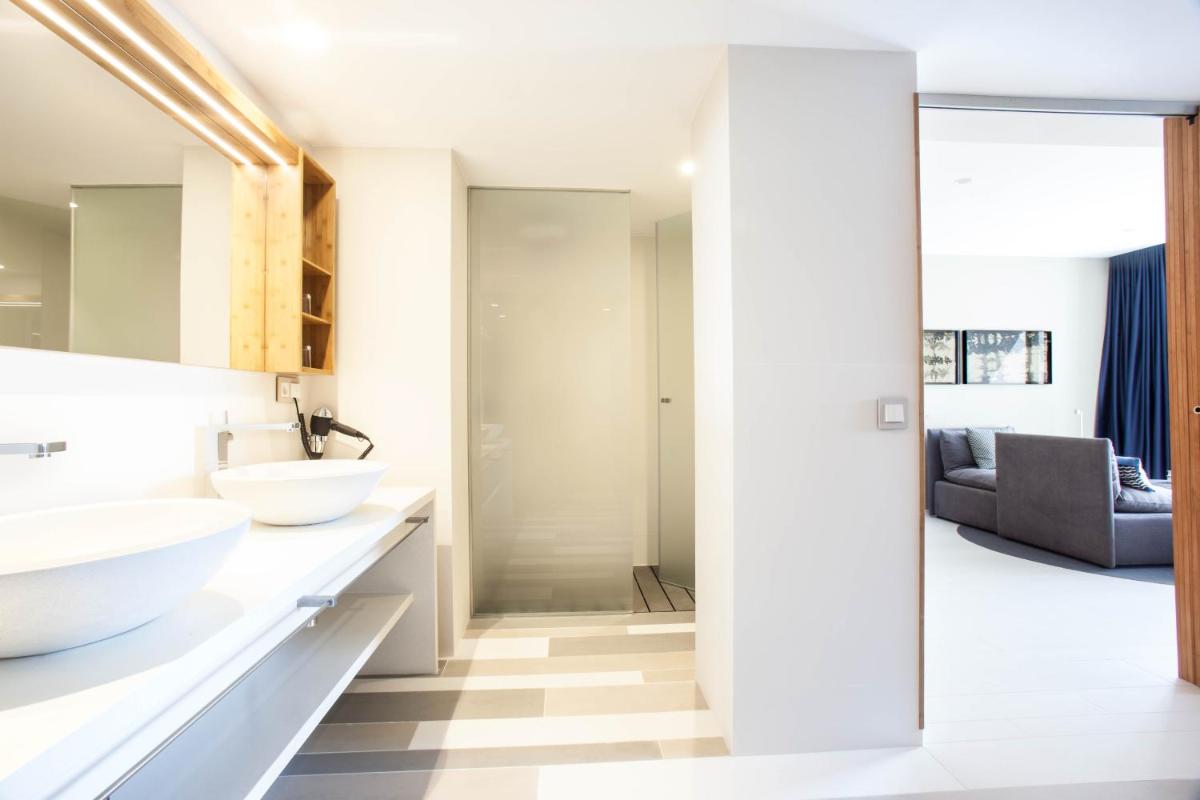 Un baño de Ocean Drive Talamanca