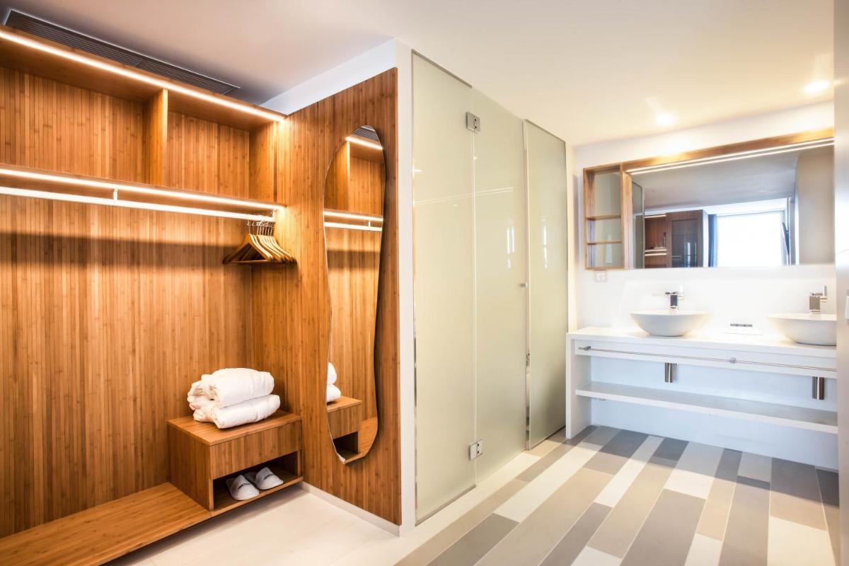 Un baño de Ocean Drive Talamanca