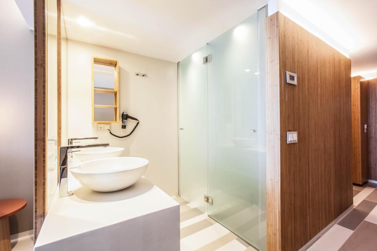 Un baño de Ocean Drive Talamanca