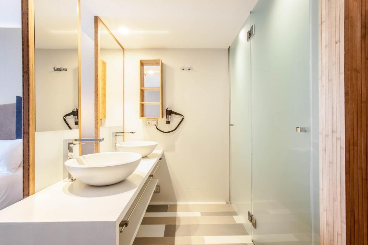 Un baño de Ocean Drive Talamanca